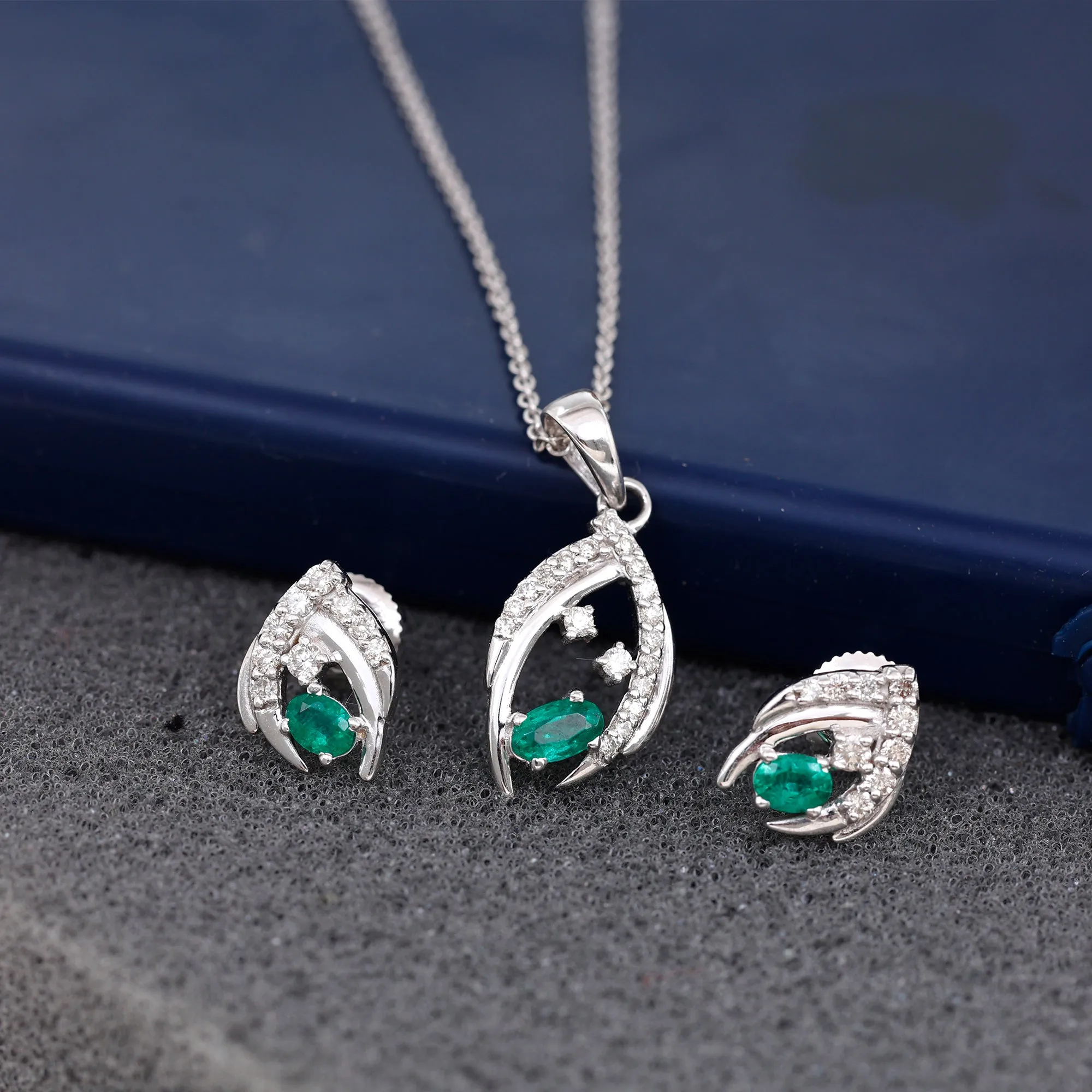 1.50 CT Emerald and Diamond Simple Jewelry Set