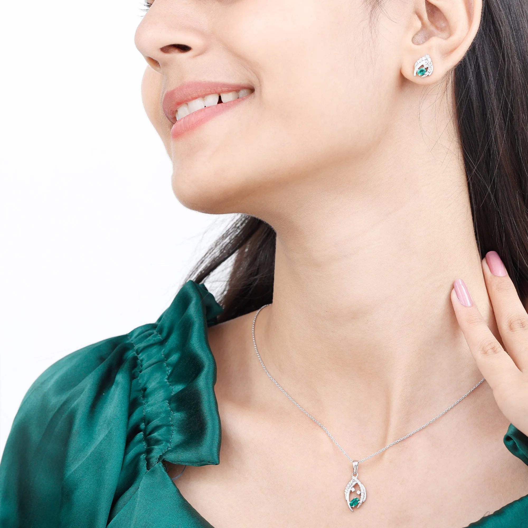 1.50 CT Emerald and Diamond Simple Jewelry Set
