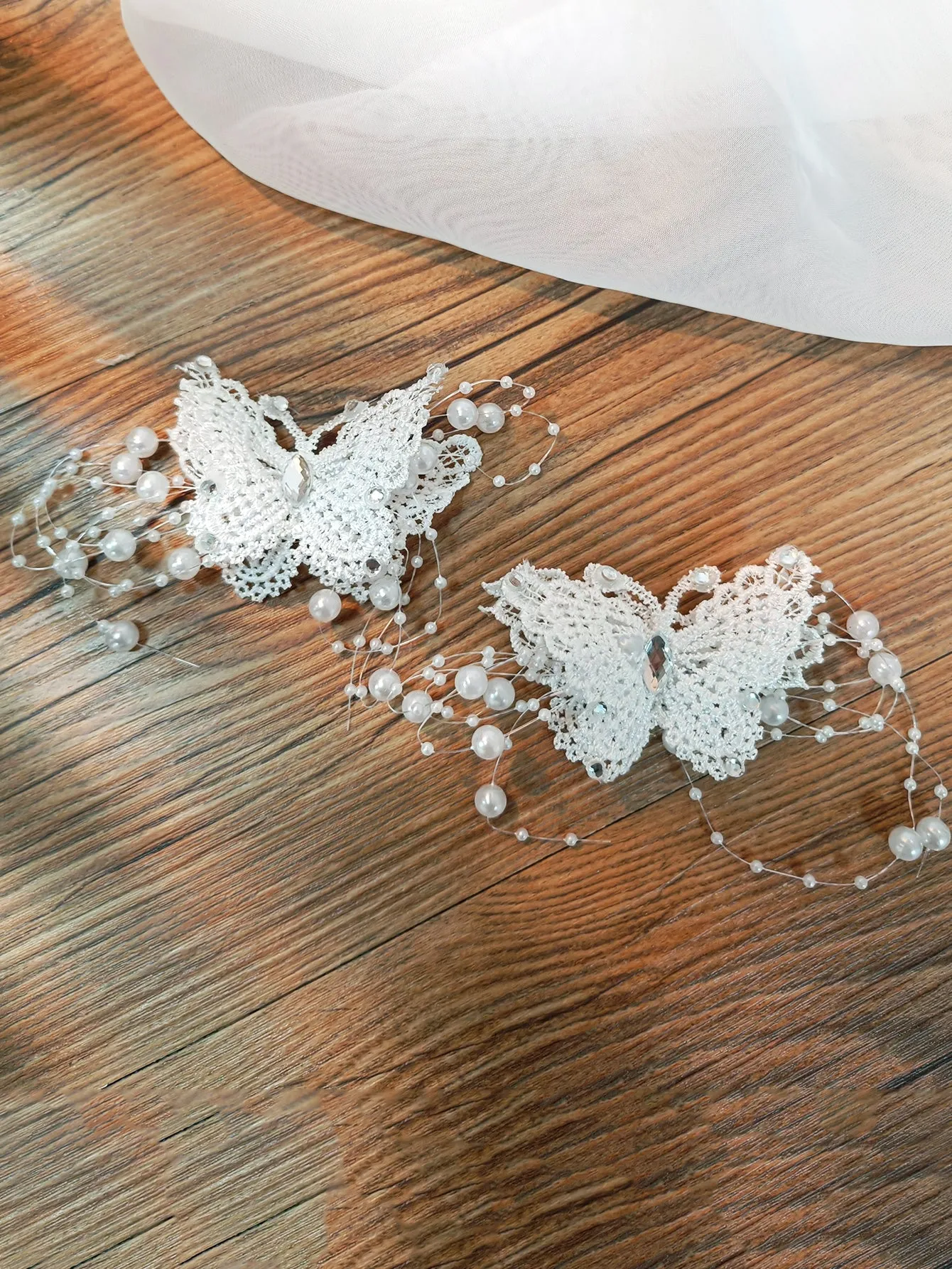 2pcs Faux Pearl Butterfly Design Hair Clip for Women Barrette Styling Hair