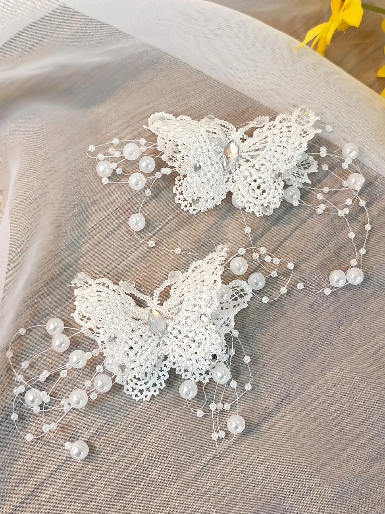 2pcs Faux Pearl Butterfly Design Hair Clip for Women Barrette Styling Hair