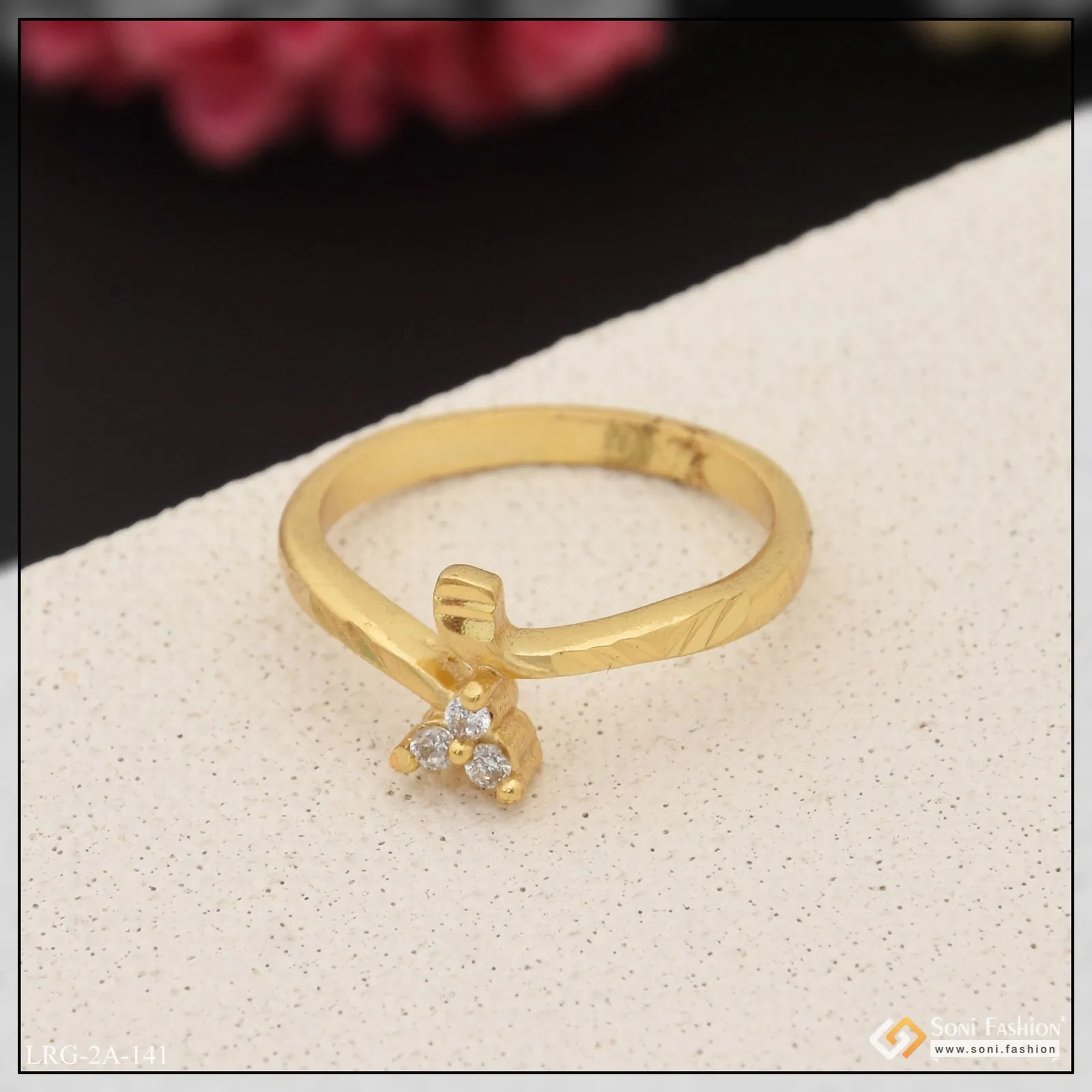 Casual Design with Diamond Classic Design Gold Plated Ring for Ladies - Style LRG-141