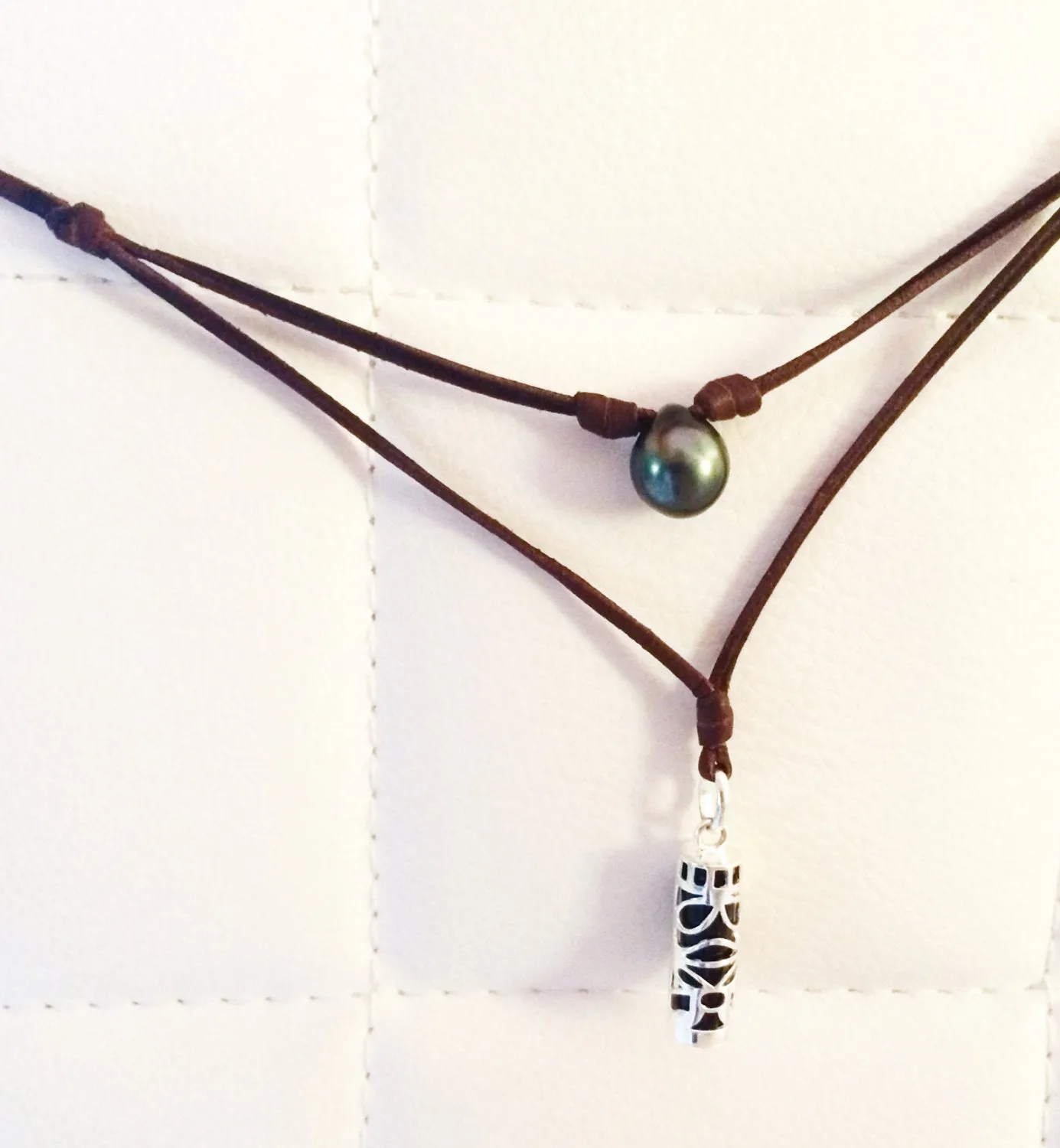 Collier perle de Tahiti et Tiki tahitien sur cuir australien, collier homme