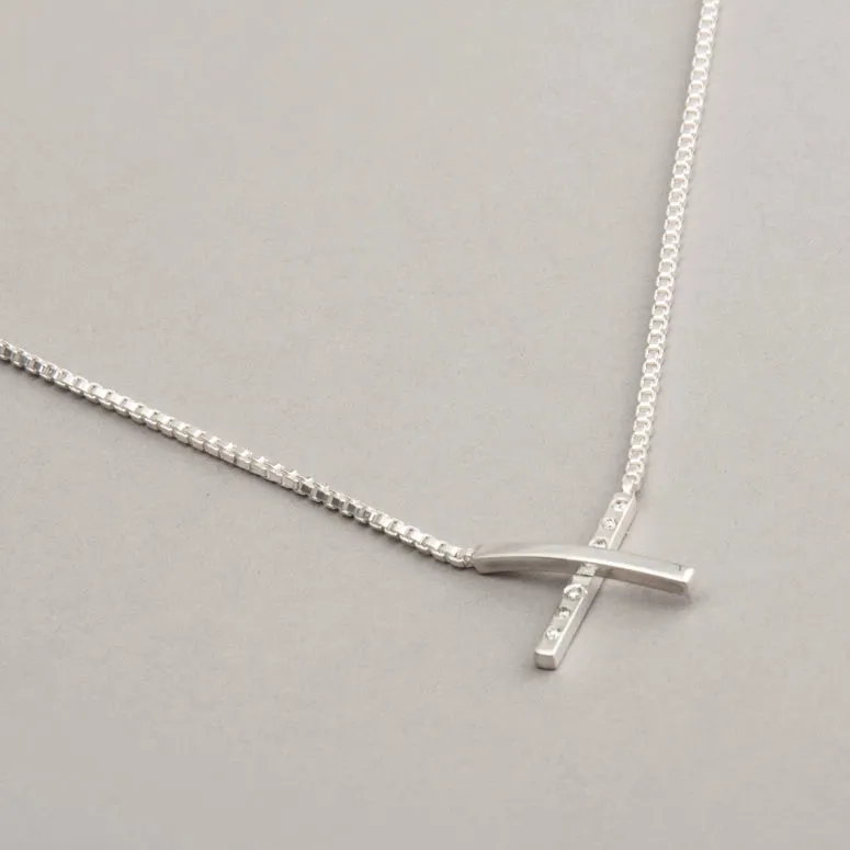DIAMOND X NECKLACE