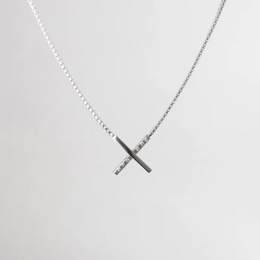DIAMOND X NECKLACE
