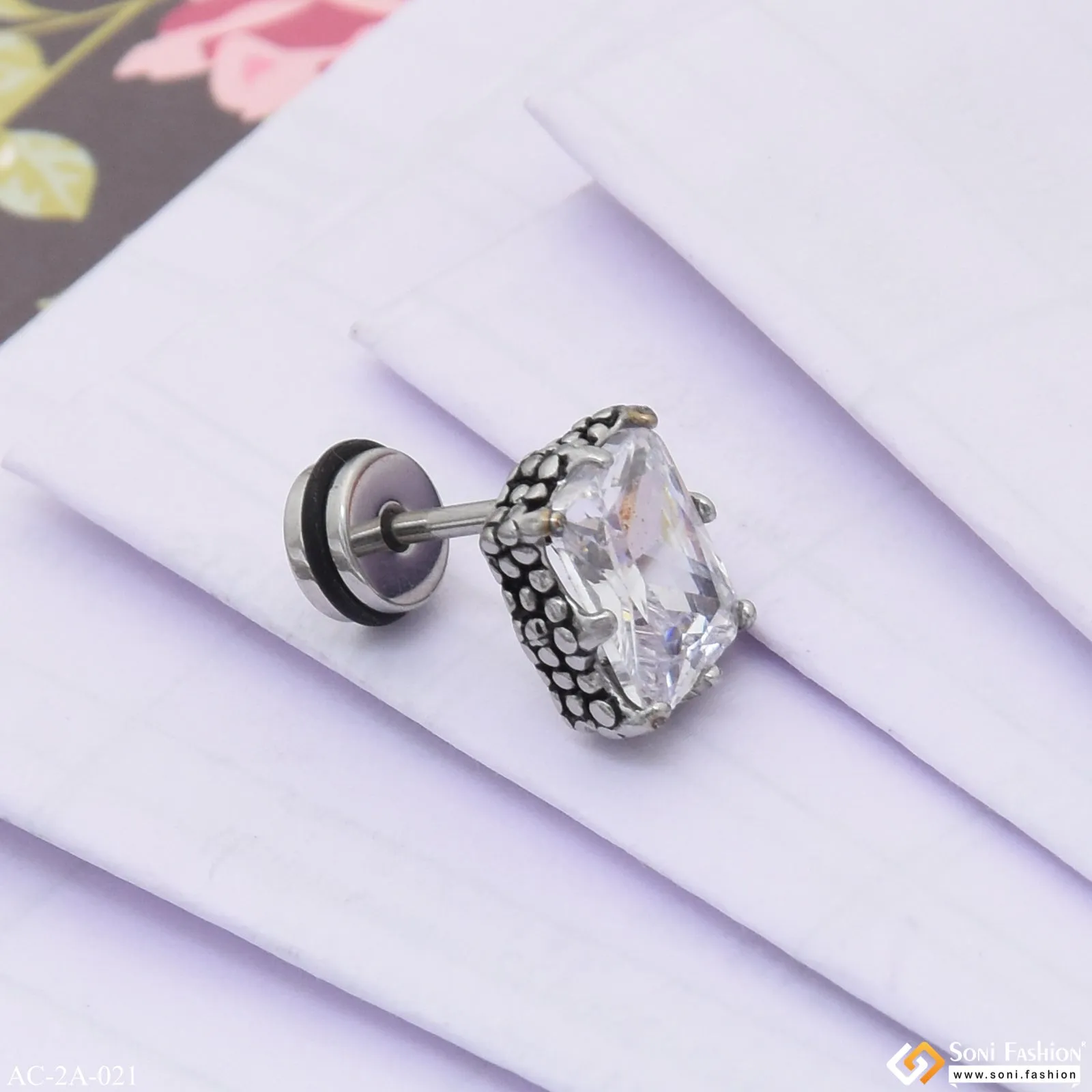 Finely Detailed Design Surgical Steel Stud Earring for Men (1 Pc) - Style A021
