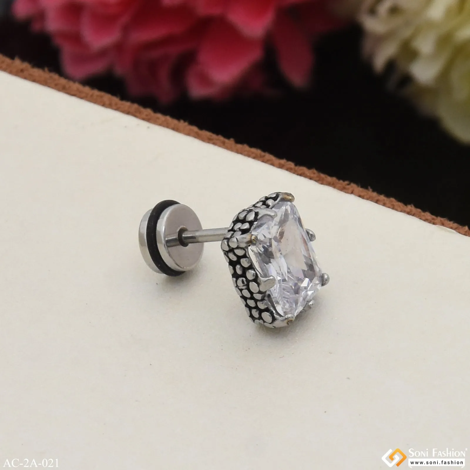Finely Detailed Design Surgical Steel Stud Earring for Men (1 Pc) - Style A021
