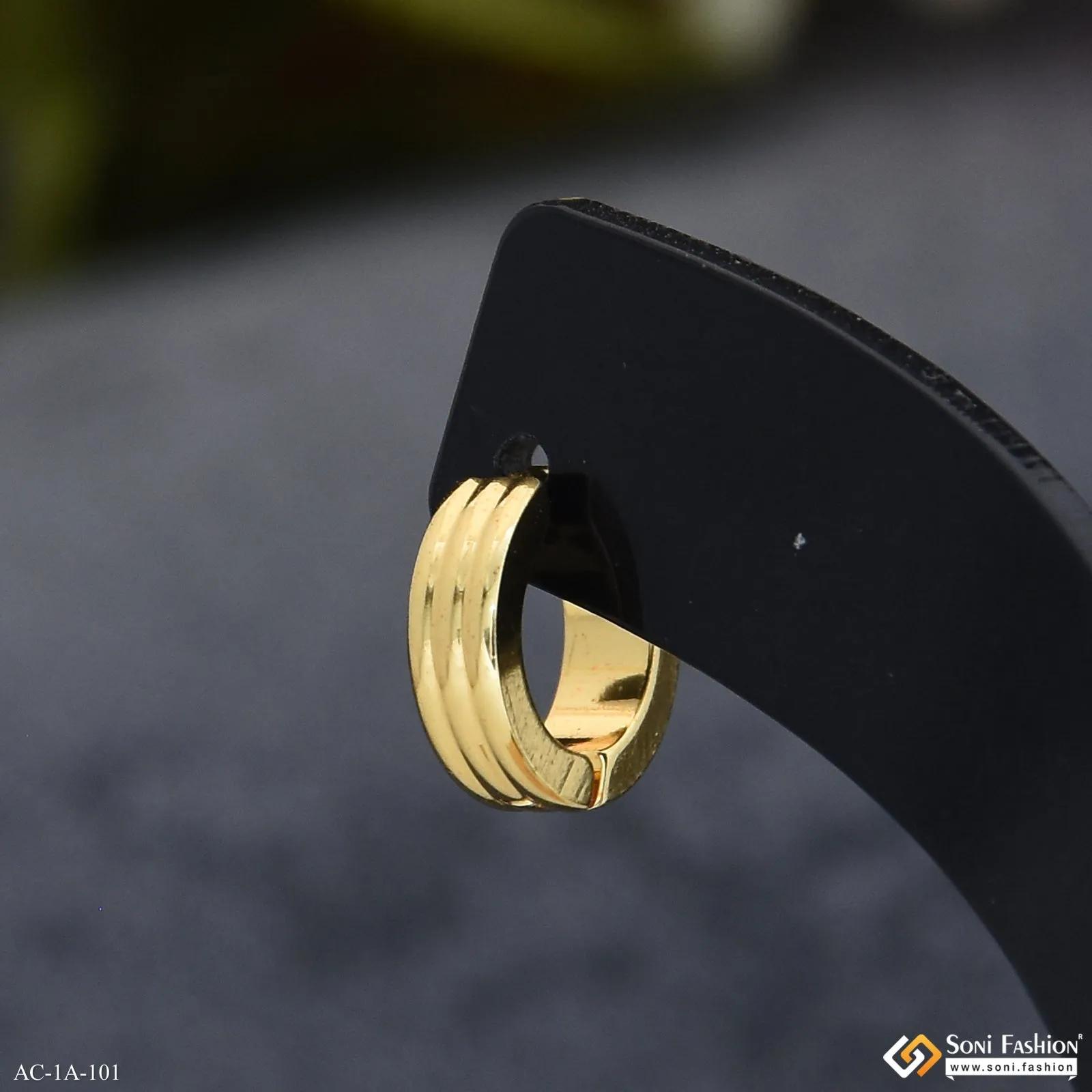 Golden Color Stainless Steel Stud Earring for Men - Style A101
