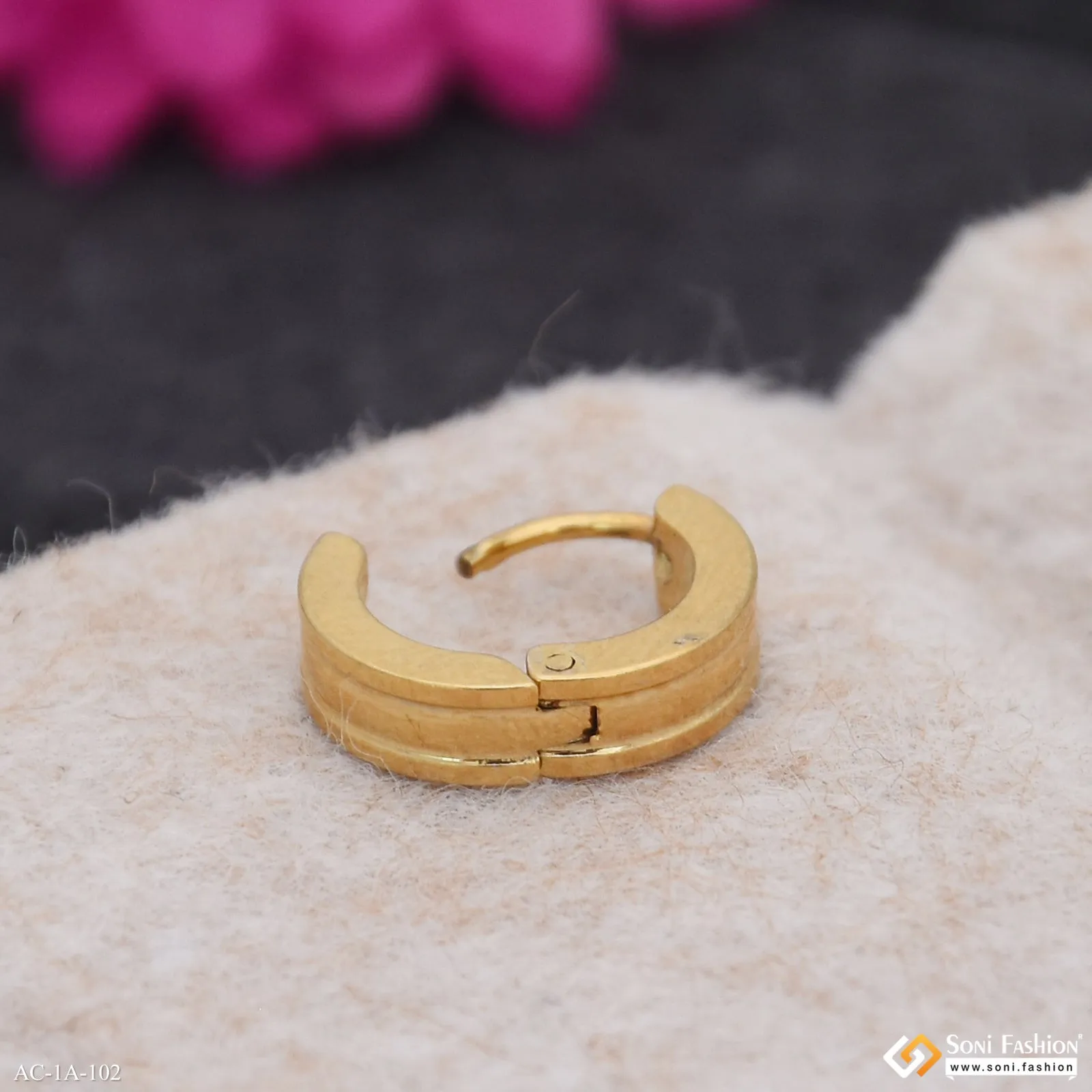 Golden Color Stainless Steel Stud Earring for Men - Style A102