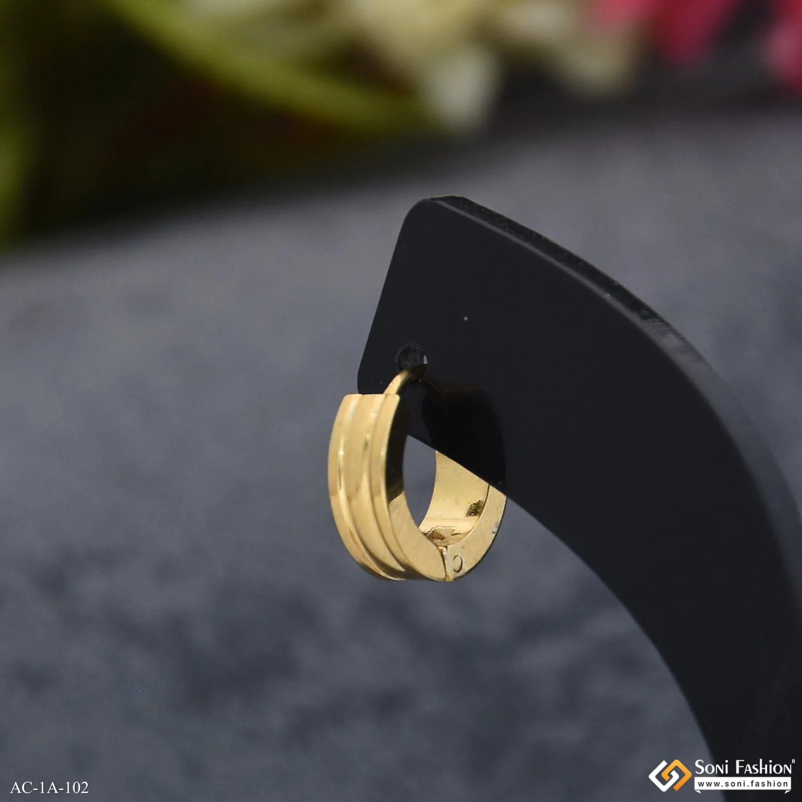Golden Color Stainless Steel Stud Earring for Men - Style A102