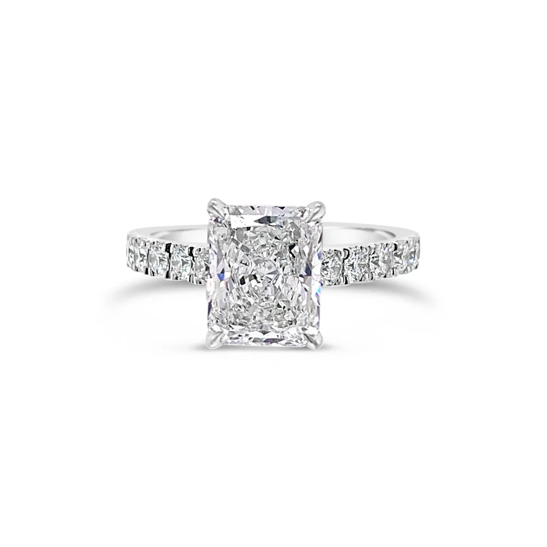 Round Diamond Engagement Ring